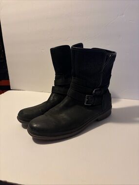 UGG - Simmens Waterproof Black Leather Wool 2 Buckle Moto Ankle Sherpa Boot Sz 9
